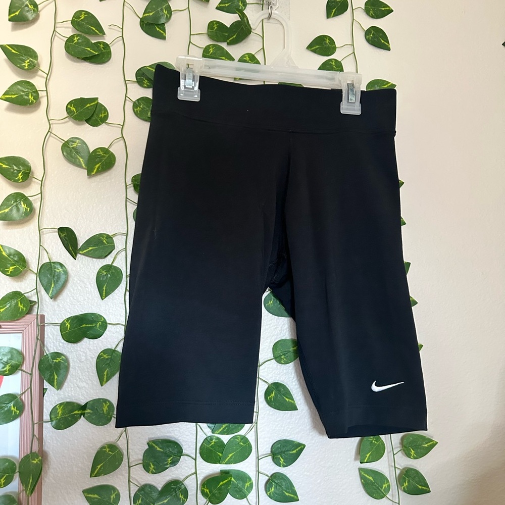 NWT Women’s Nike Shorts Black Size Small Dri-Fit